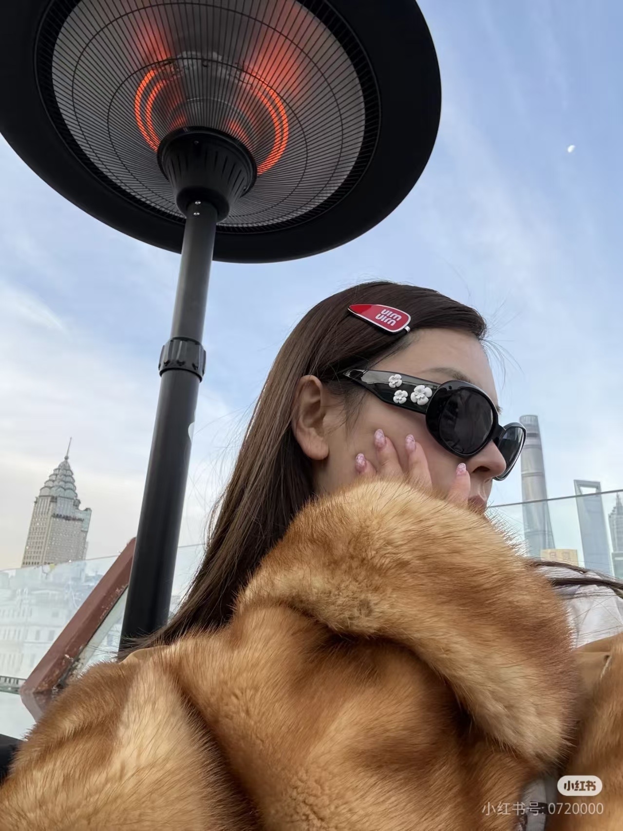 Vintage Camellia Flower Logo Sunglasses – Elegant Black Oval Frames