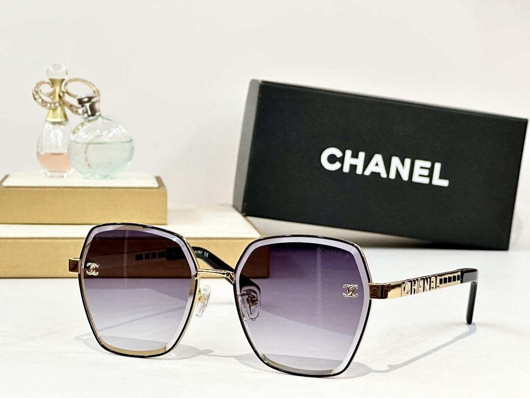 Chanel Oversized Square Sunglasses – Elegant Gold Metal Frame