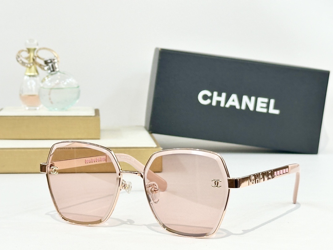 Chanel Oversized Square Sunglasses – Elegant Gold Metal Frame