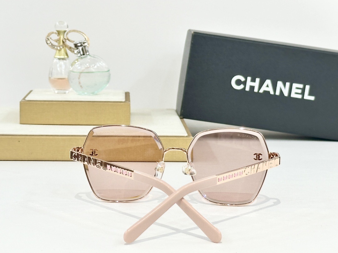 Chanel Oversized Square Sunglasses – Elegant Gold Metal Frame
