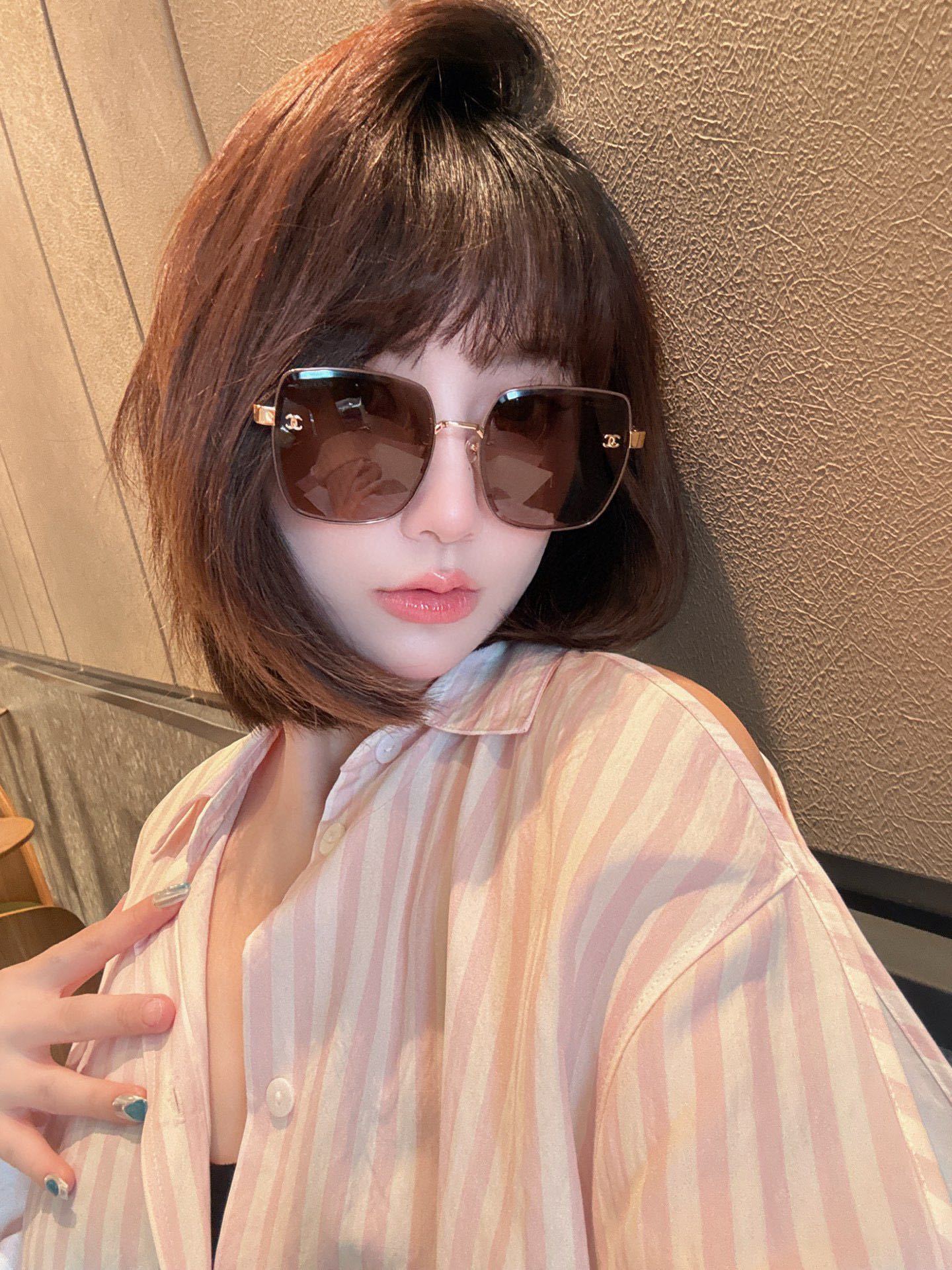 Designer Oversized Square Sunglasses – Gold Metal Frame