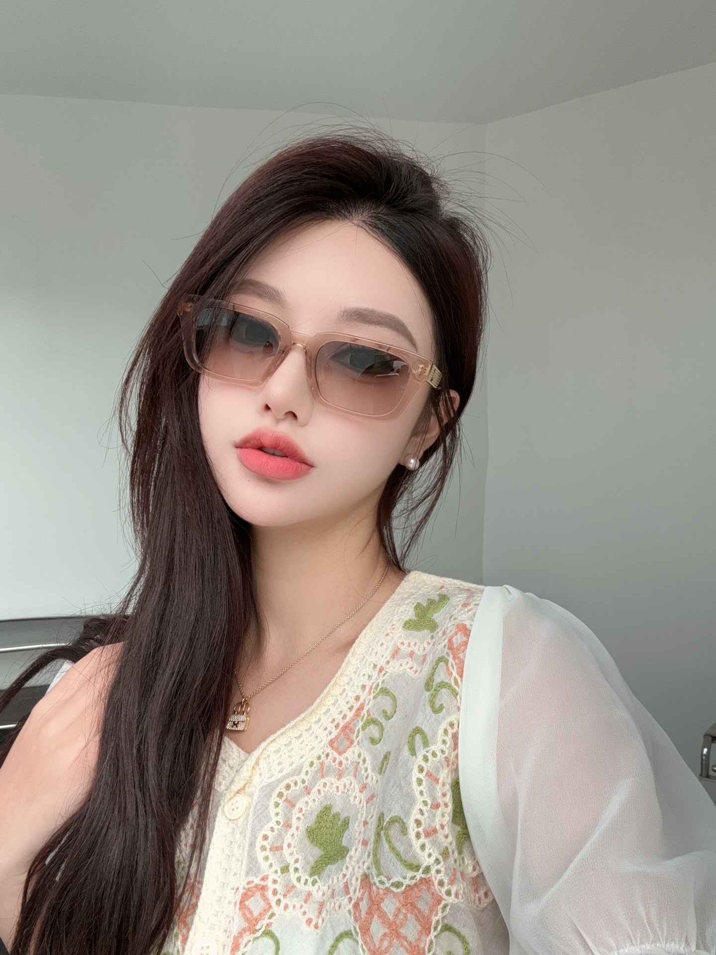 Women’s Oversized Square Sunglasses – Trendy Gradient Lens Eyewear