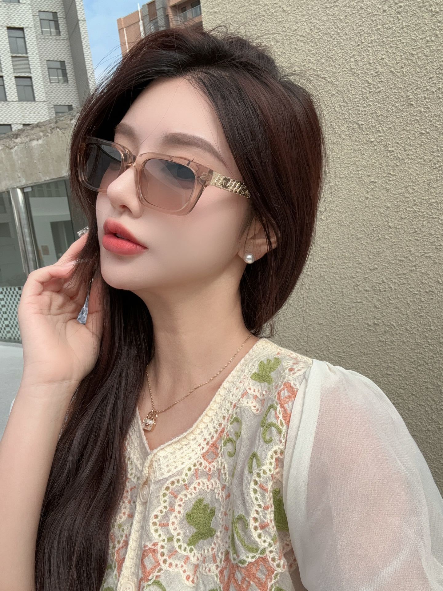 Women’s Oversized Square Sunglasses – Trendy Gradient Lens Eyewear