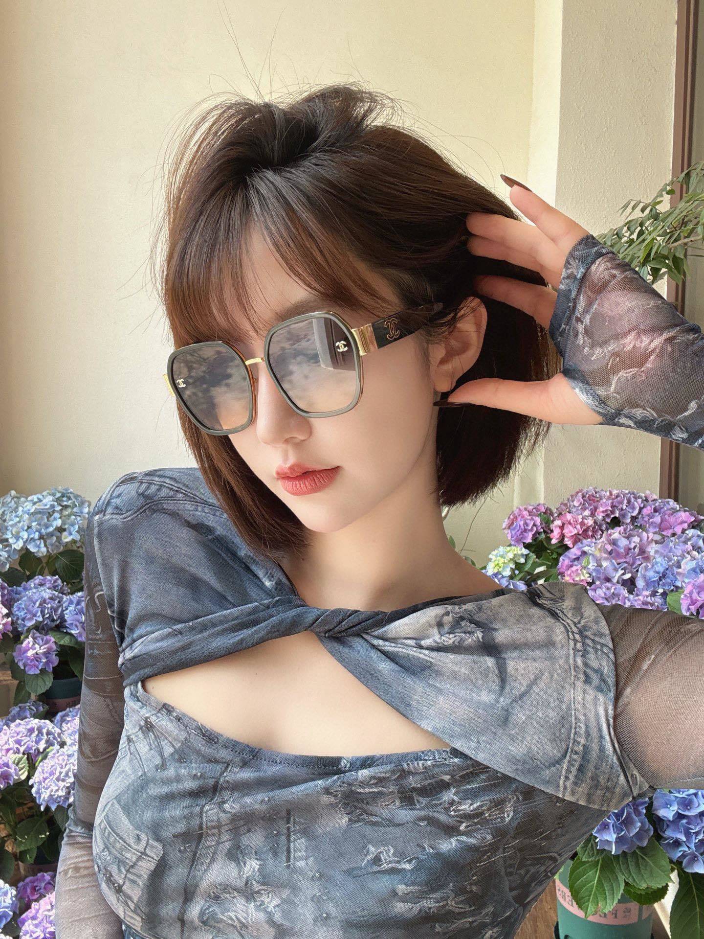 Luxury Women’s Oversized Square Sunglasses – Chic Designer Style