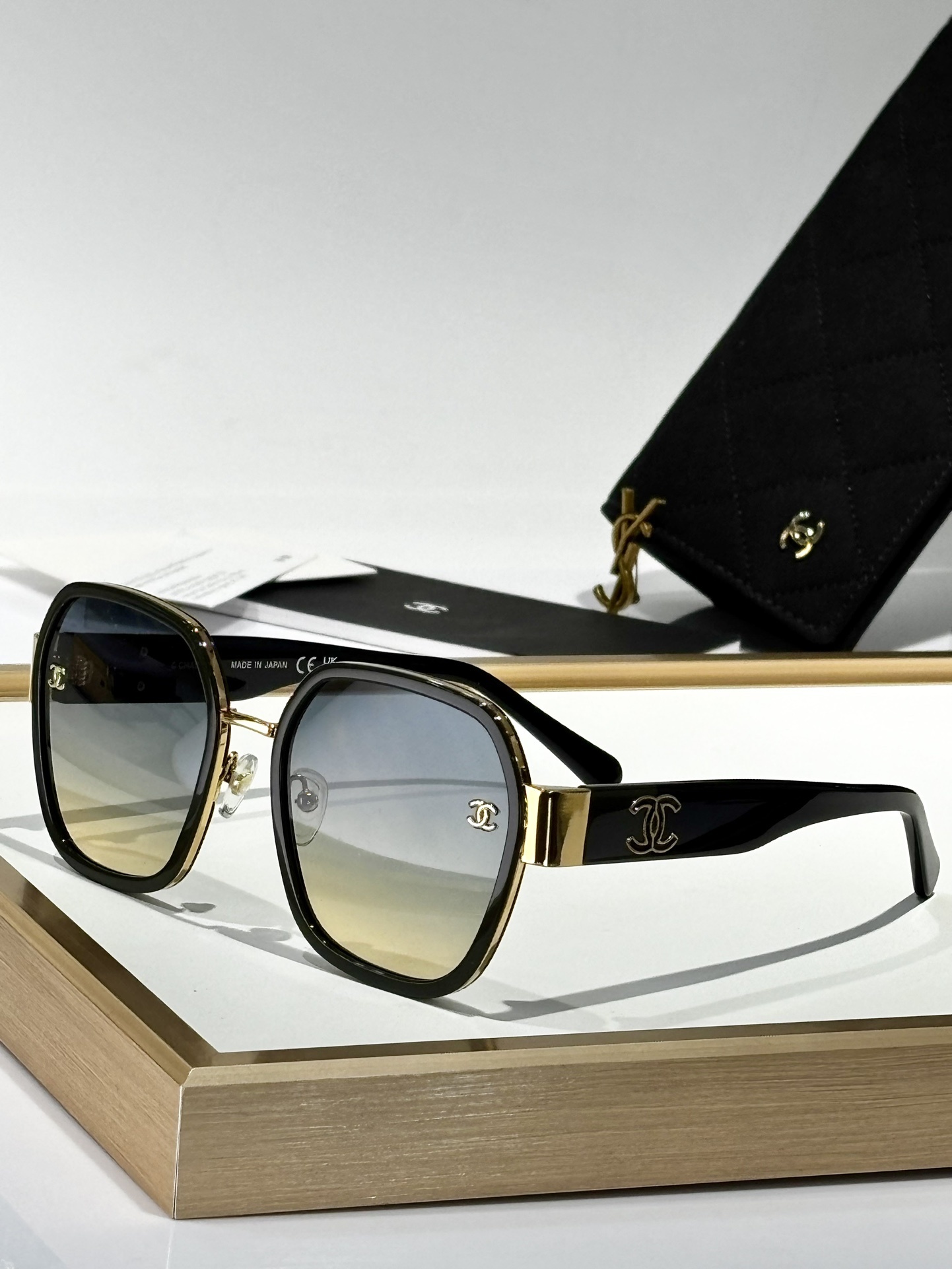 Chanel Black Gold Octagon Sunglasses – Chanel Black & Gold Octagon