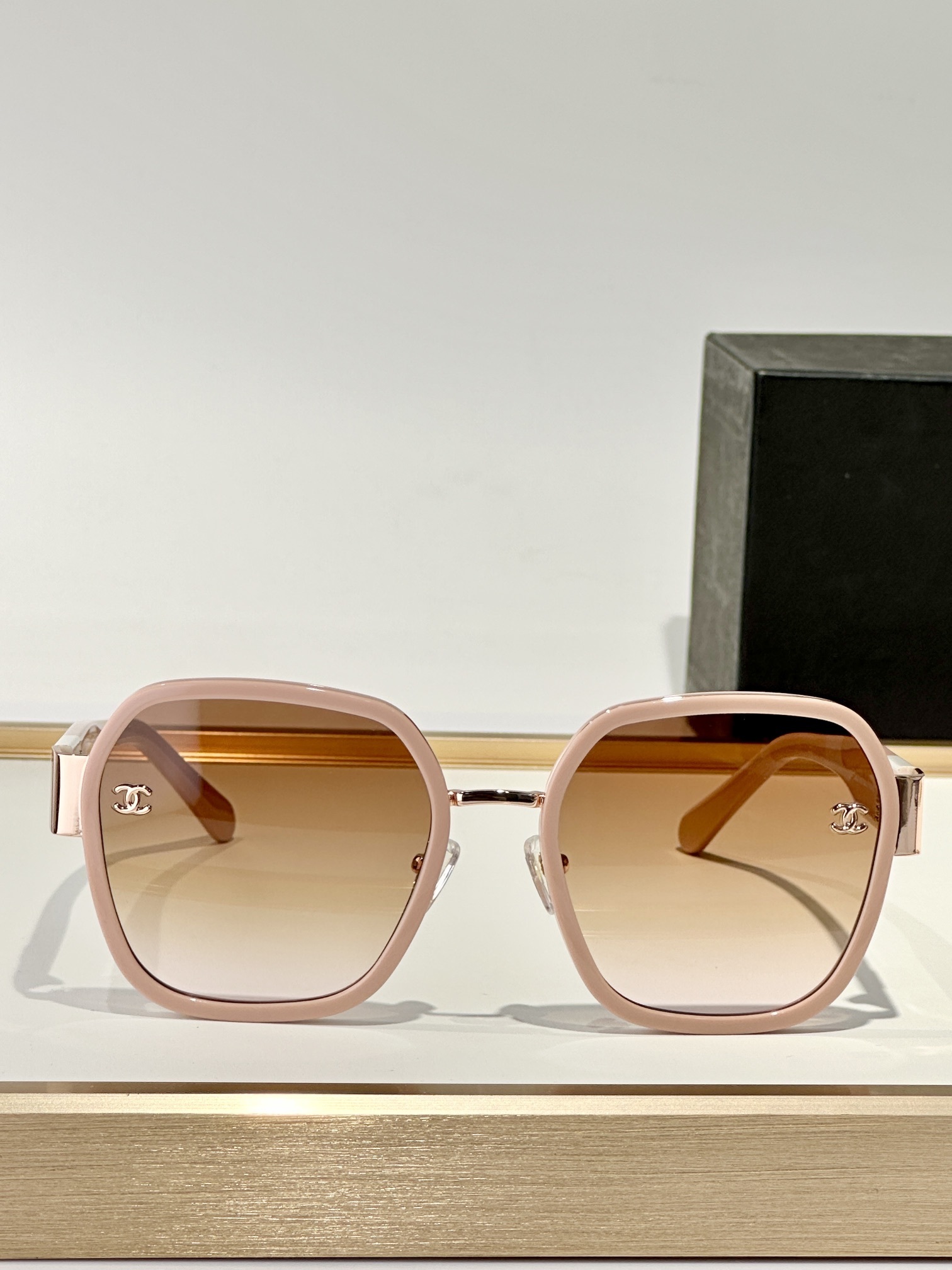 Luxury Oversized Square Sunglasses with Elegant Gradient Lenses