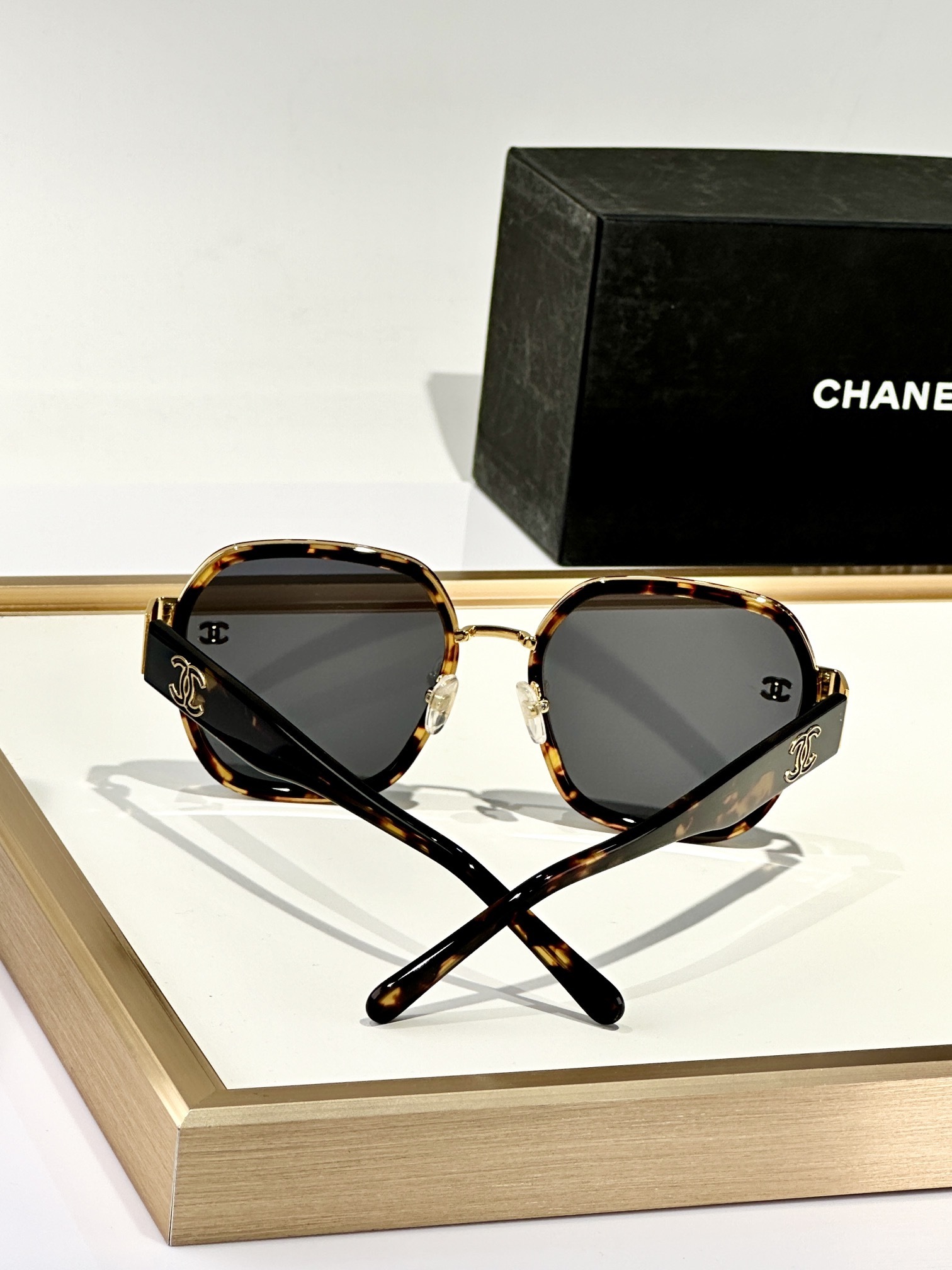 Luxury Oversized Square Sunglasses with Elegant Gradient Lenses