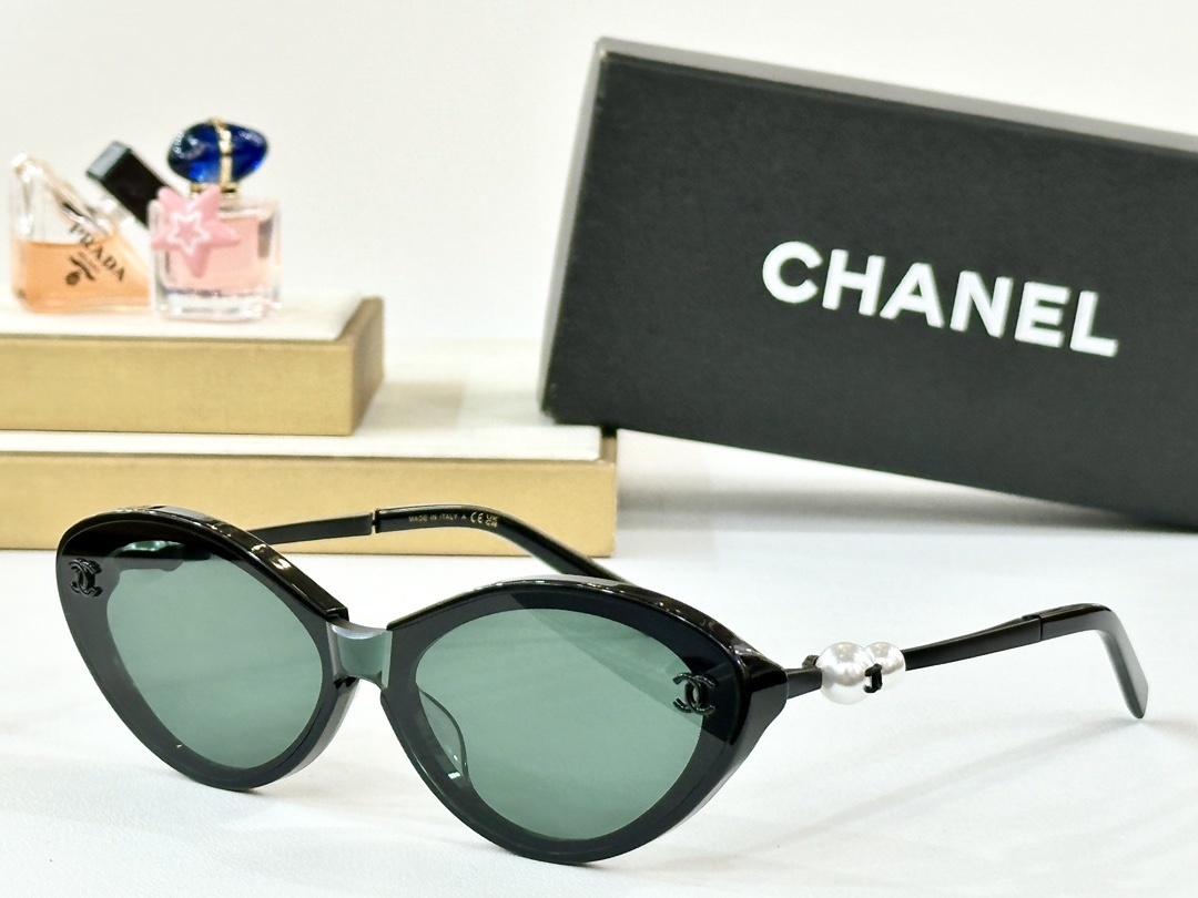 Chanel Luxury Pearl Accent Cat-Eye Sunglasses – Black & Gold Frame