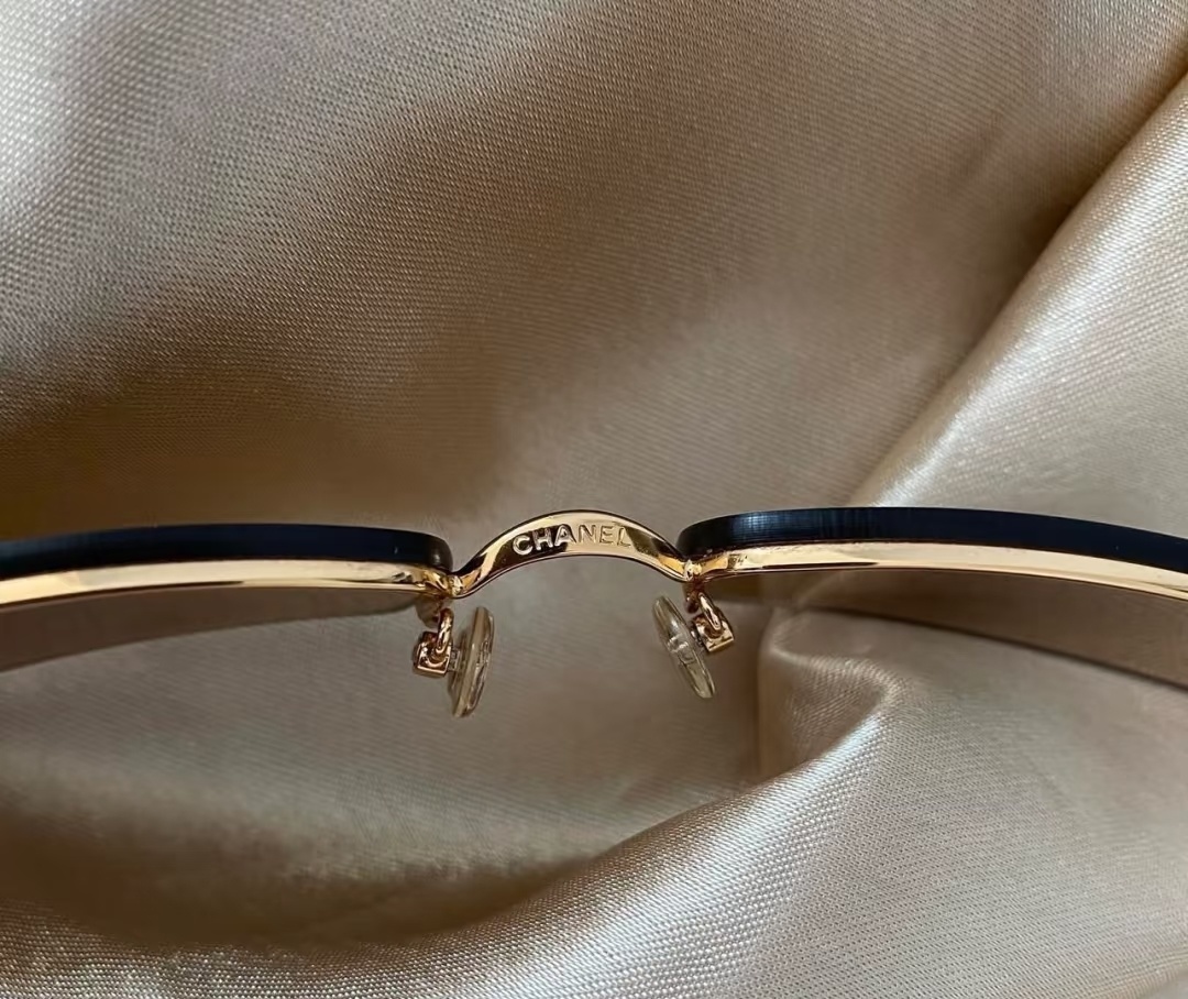 Luxury Chanel Rimless Sunglasses with Rhinestone CC Logo