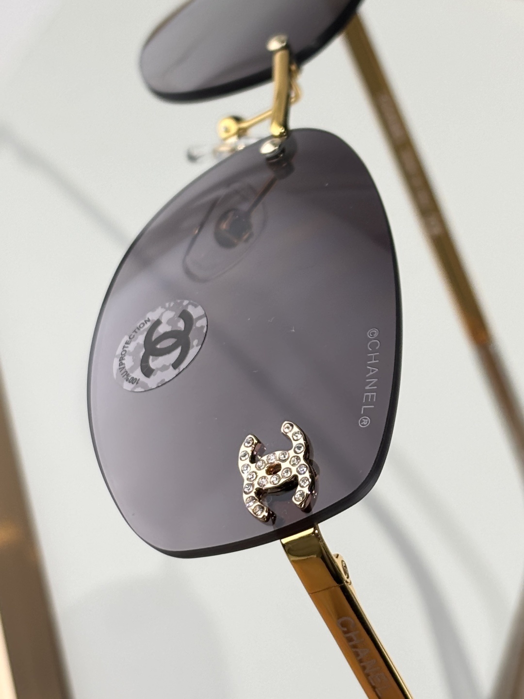 Chanel Luxury Rimless Sunglasses – Elegant Oval CC Logo Eyewear