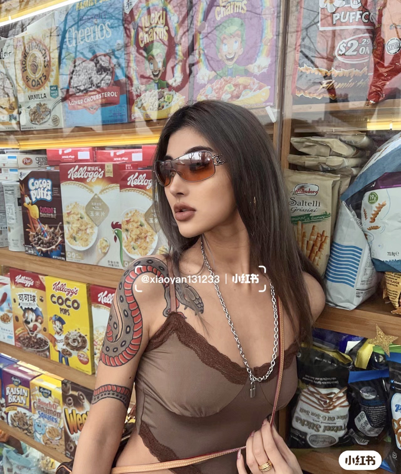 Y2K Vintage Shield Sunglasses with Rhinestone Logo – Gradient Brown