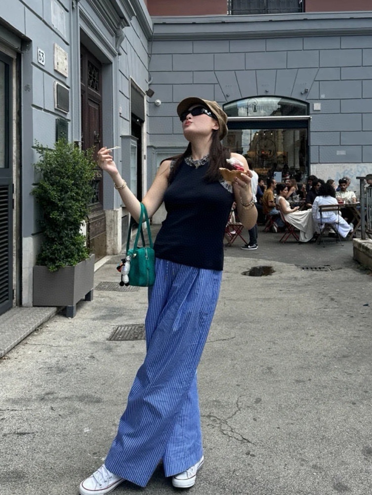 Vintage Camellia Flower Sunglasses for Women – Chic Black Oval Frame