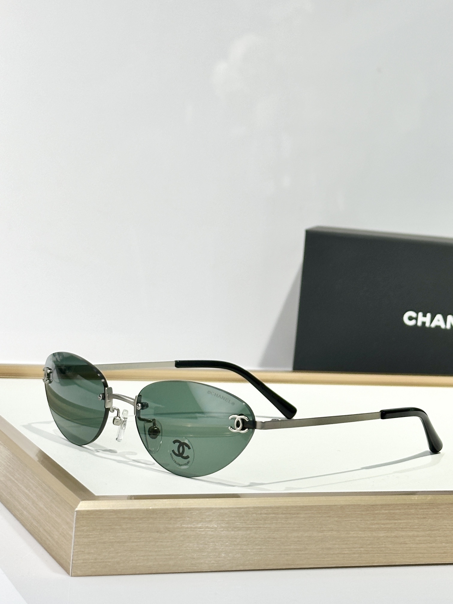 Chanel Luxury Rimless Oval Sunglasses – Vintage Cat-Eye Eyewear