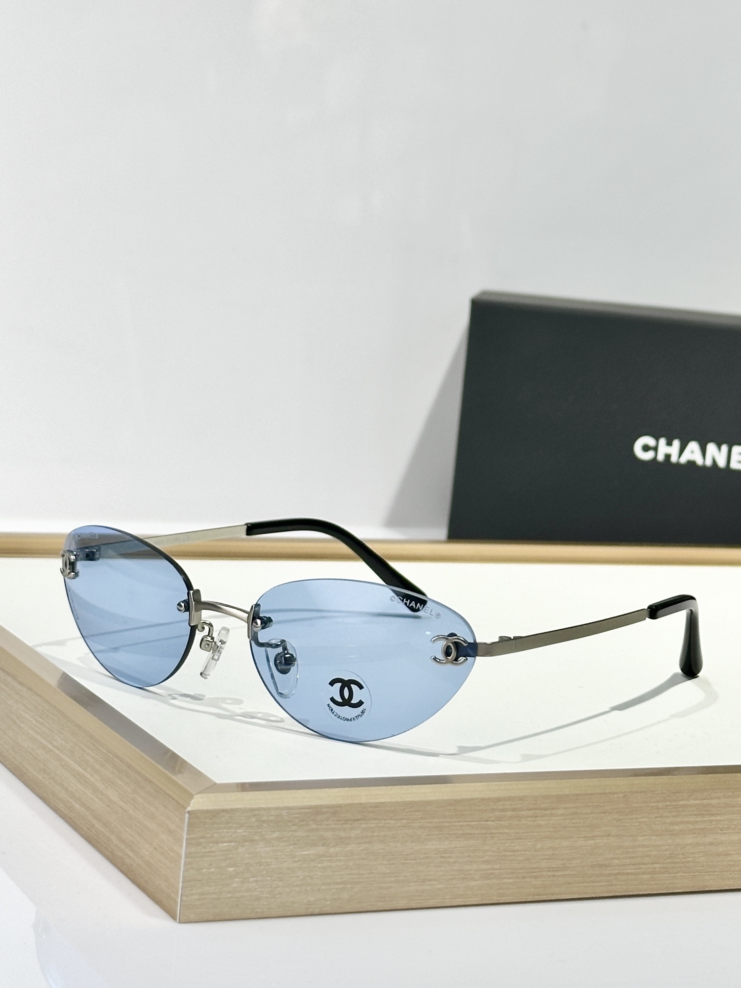Chanel Luxury Rimless Oval Sunglasses – Vintage Cat-Eye Eyewear