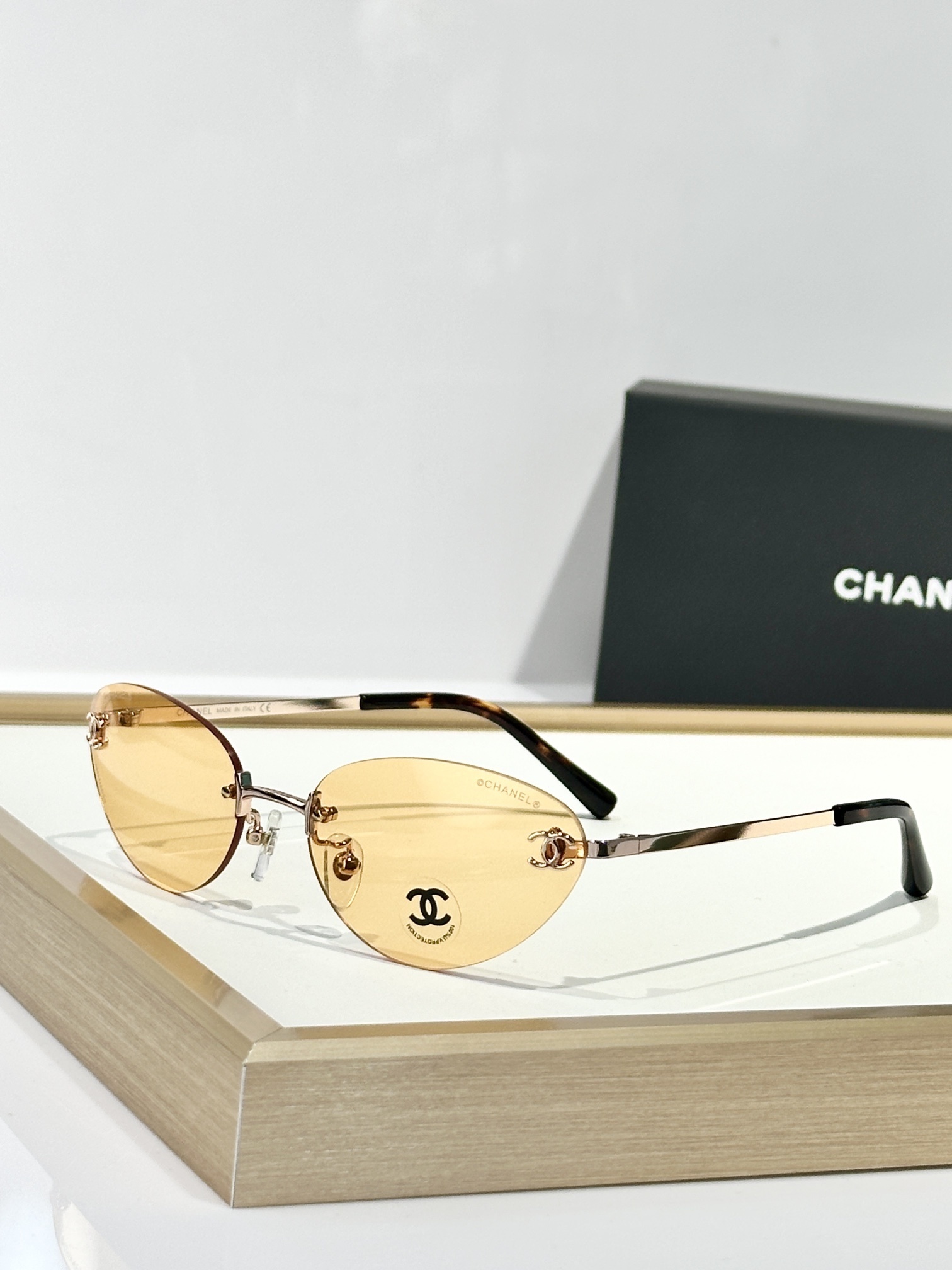 Chanel Luxury Rimless Oval Sunglasses – Vintage Cat-Eye Eyewear