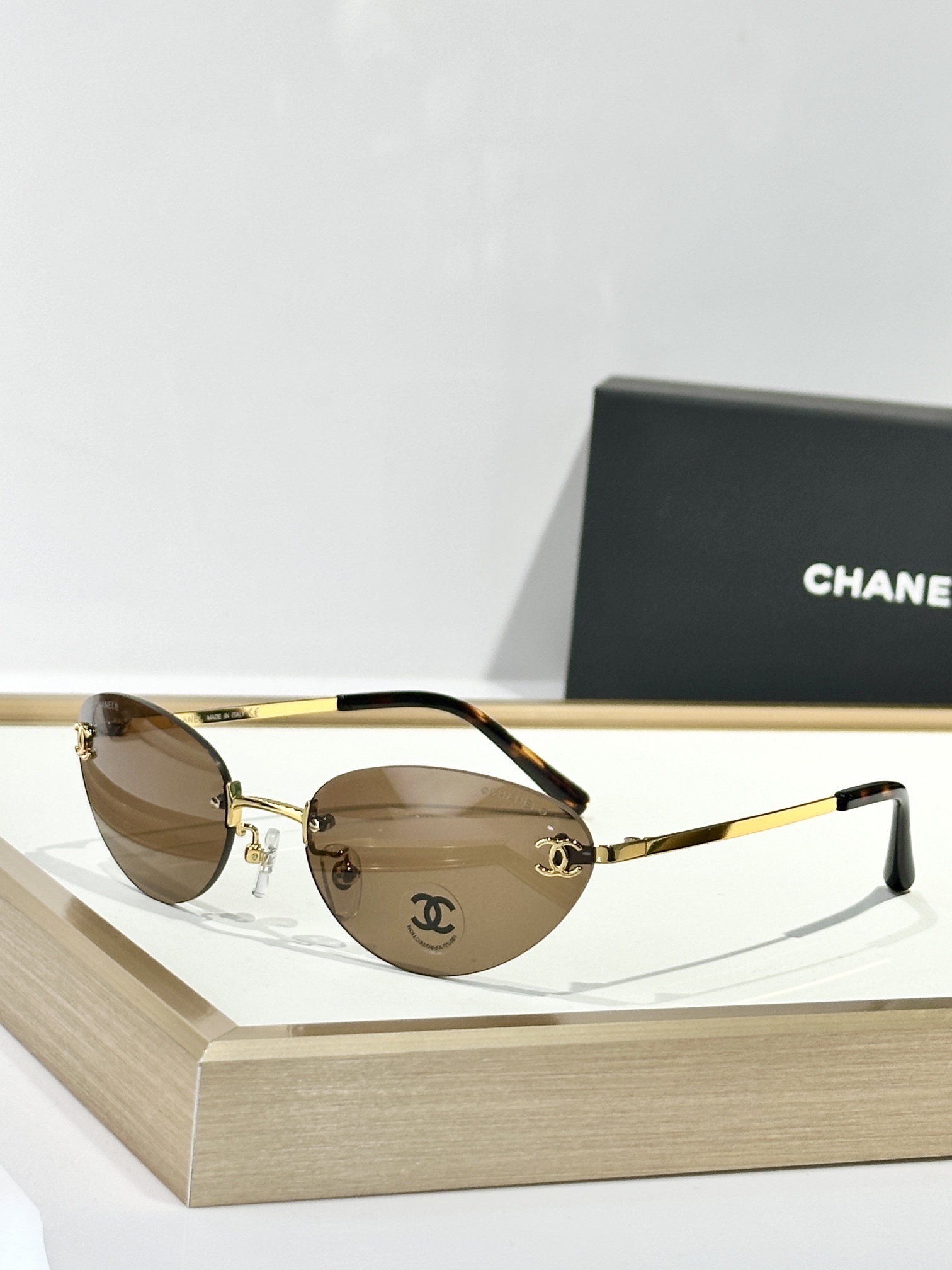 Chanel Luxury Rimless Oval Sunglasses – Vintage Cat-Eye Eyewear