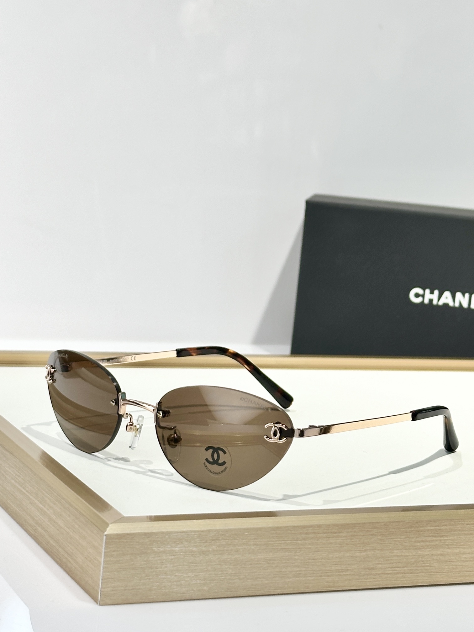 Chanel Luxury Rimless Oval Sunglasses – Vintage Cat-Eye Eyewear
