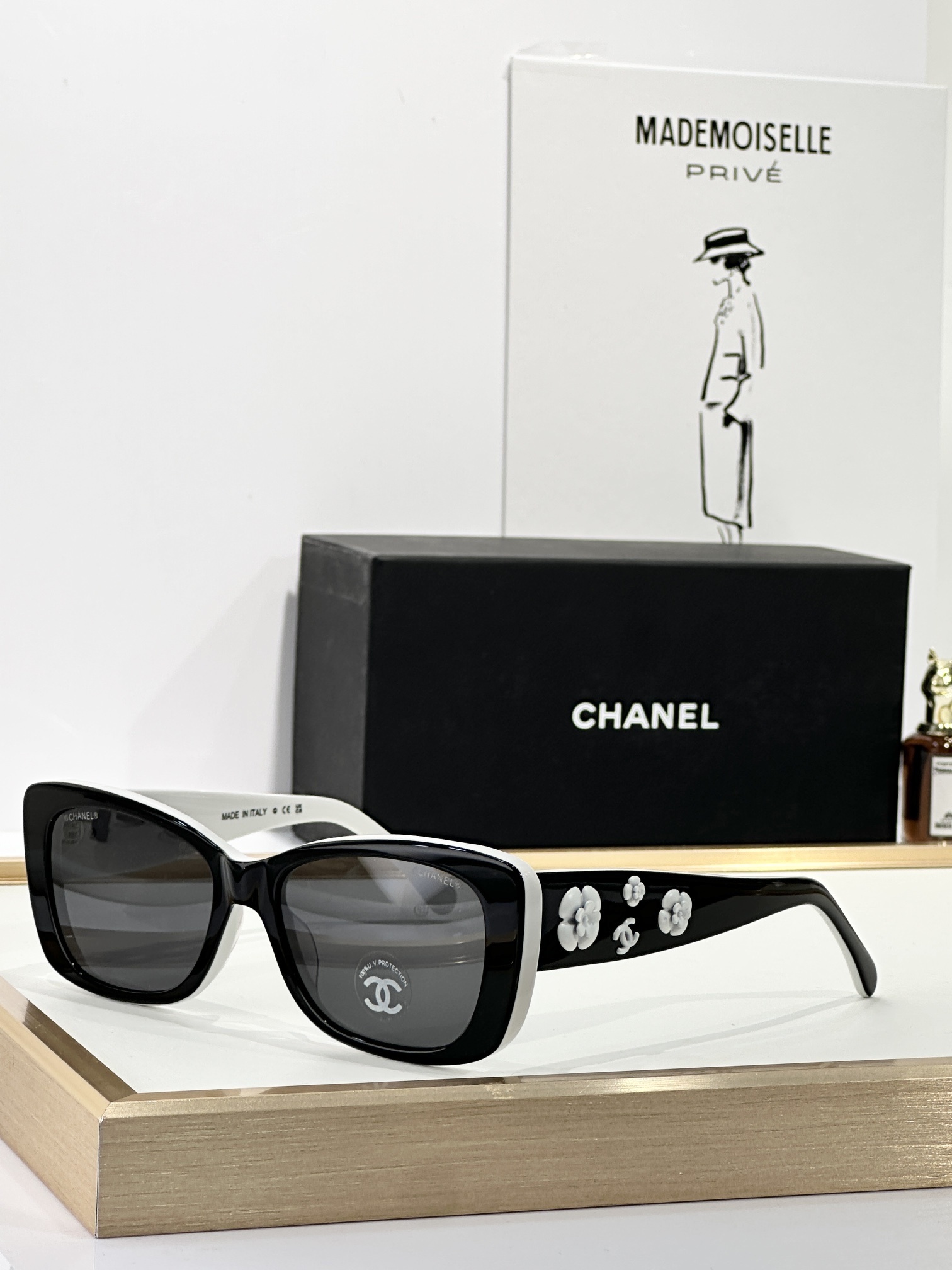 Chanel Flower Sunglasses Black – Chanel Black & White Flower