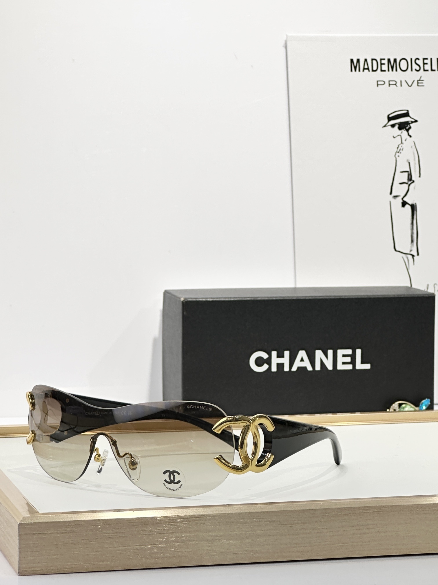 Chanel Luxury Shield Sunglasses with Large CC Logo – Vintage Style