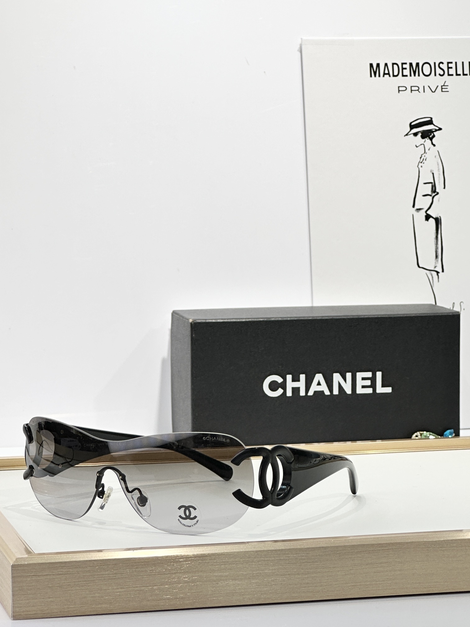 Chanel Luxury Shield Sunglasses with Large CC Logo – Vintage Style