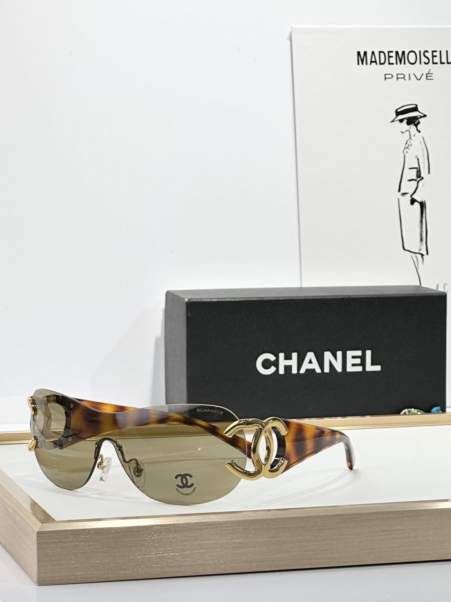 Chanel Luxury Shield Sunglasses with Large CC Logo – Vintage Style