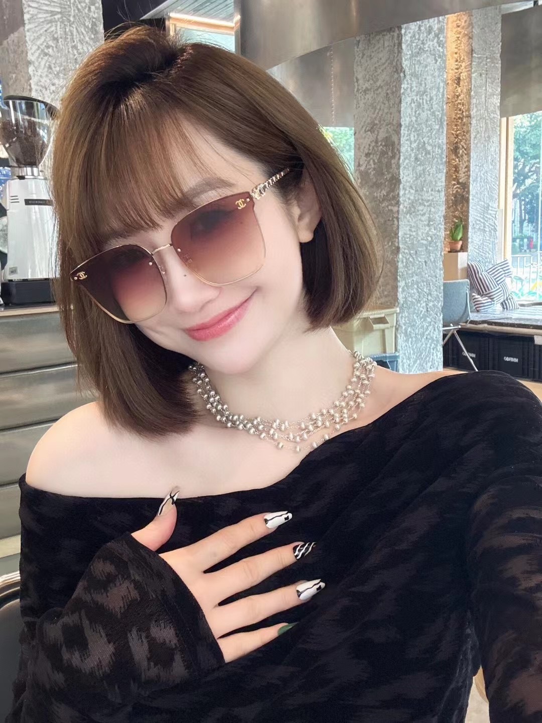 Luxury Women’s Oversized Square Gradient Sunglasses – UV400 Protection