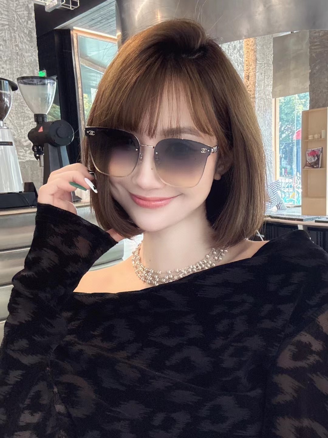 Luxury Women’s Oversized Square Gradient Sunglasses – UV400 Protection