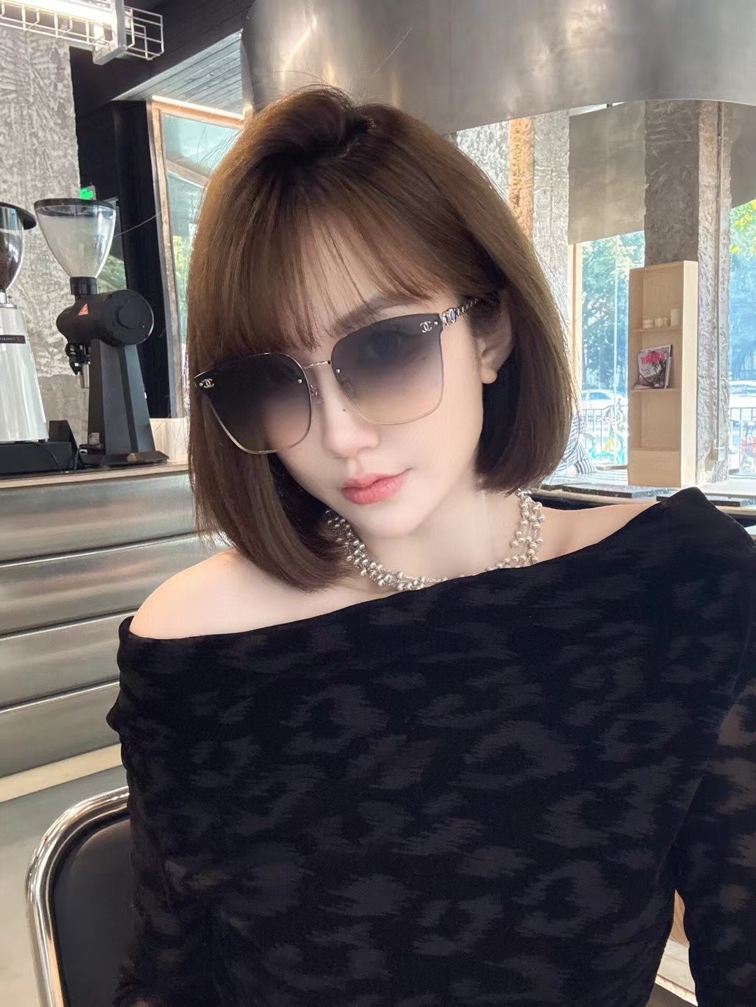 Luxury Women’s Oversized Square Gradient Sunglasses – UV400 Protection