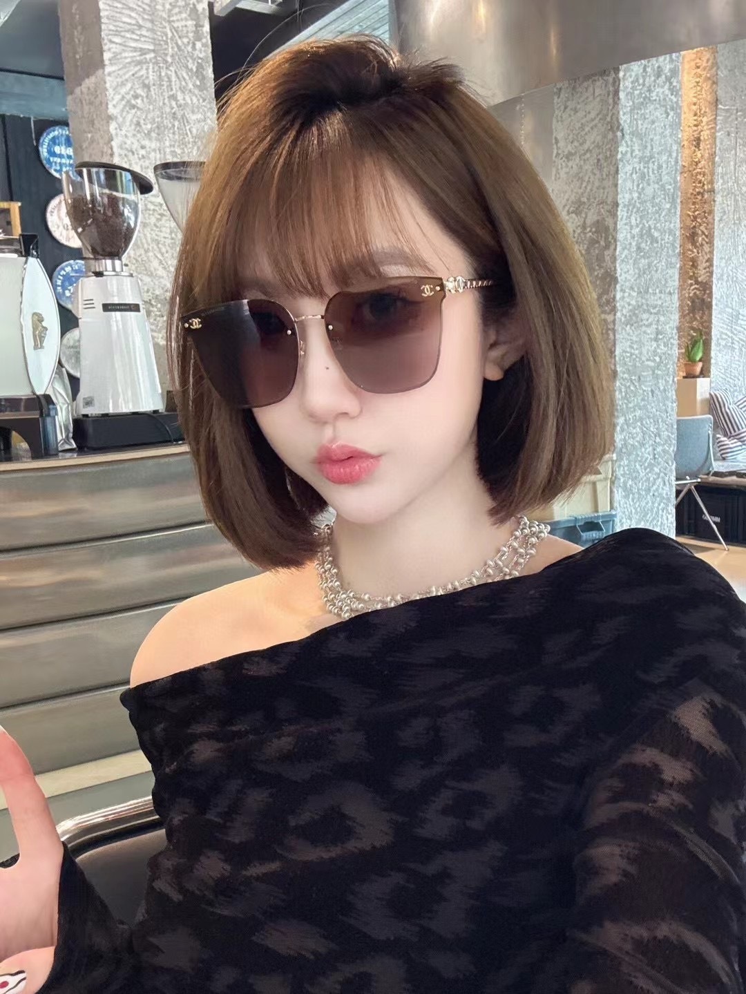 Luxury Women’s Oversized Square Gradient Sunglasses – UV400 Protection