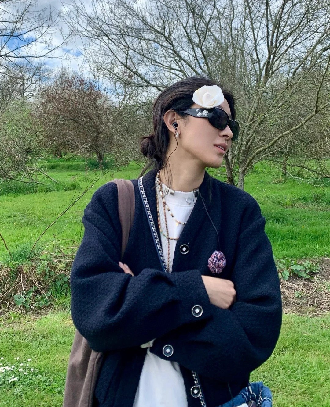 Retro Oval Black Sunglasses with White Floral Camellia Detail