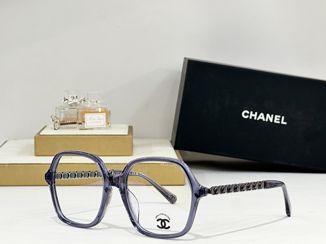 Chanel Luxury Square Eyeglasses – Elegant Chain Temple Design