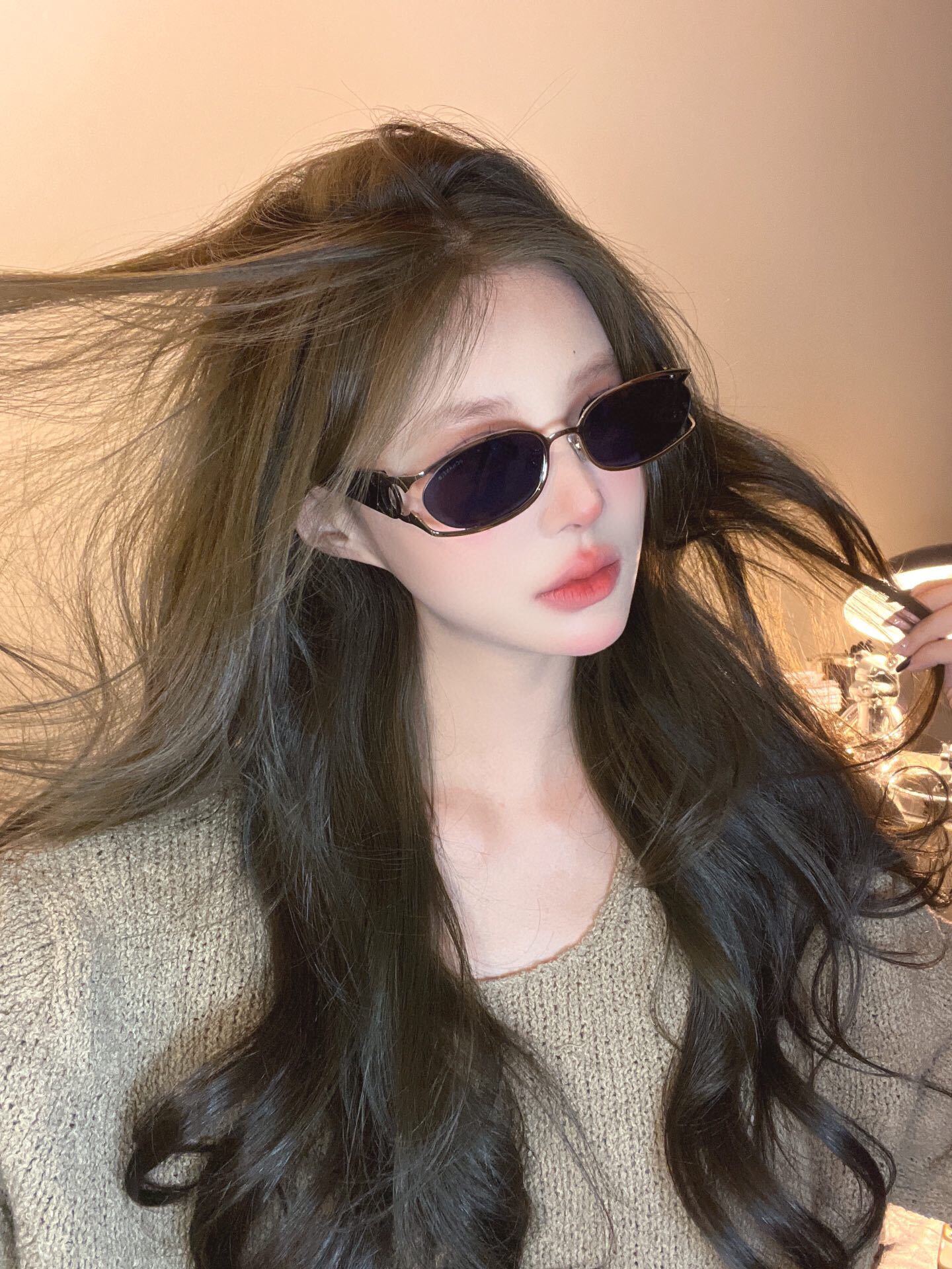 Vintage Oval Sunglasses for Women – Retro Y2K Chic Tinted Eyewear