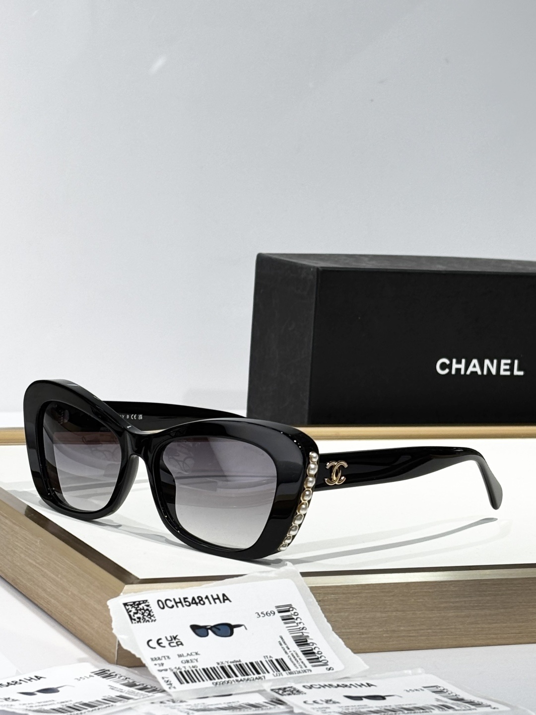 Chanel Pearl Accent Sunglasses – Black Frame