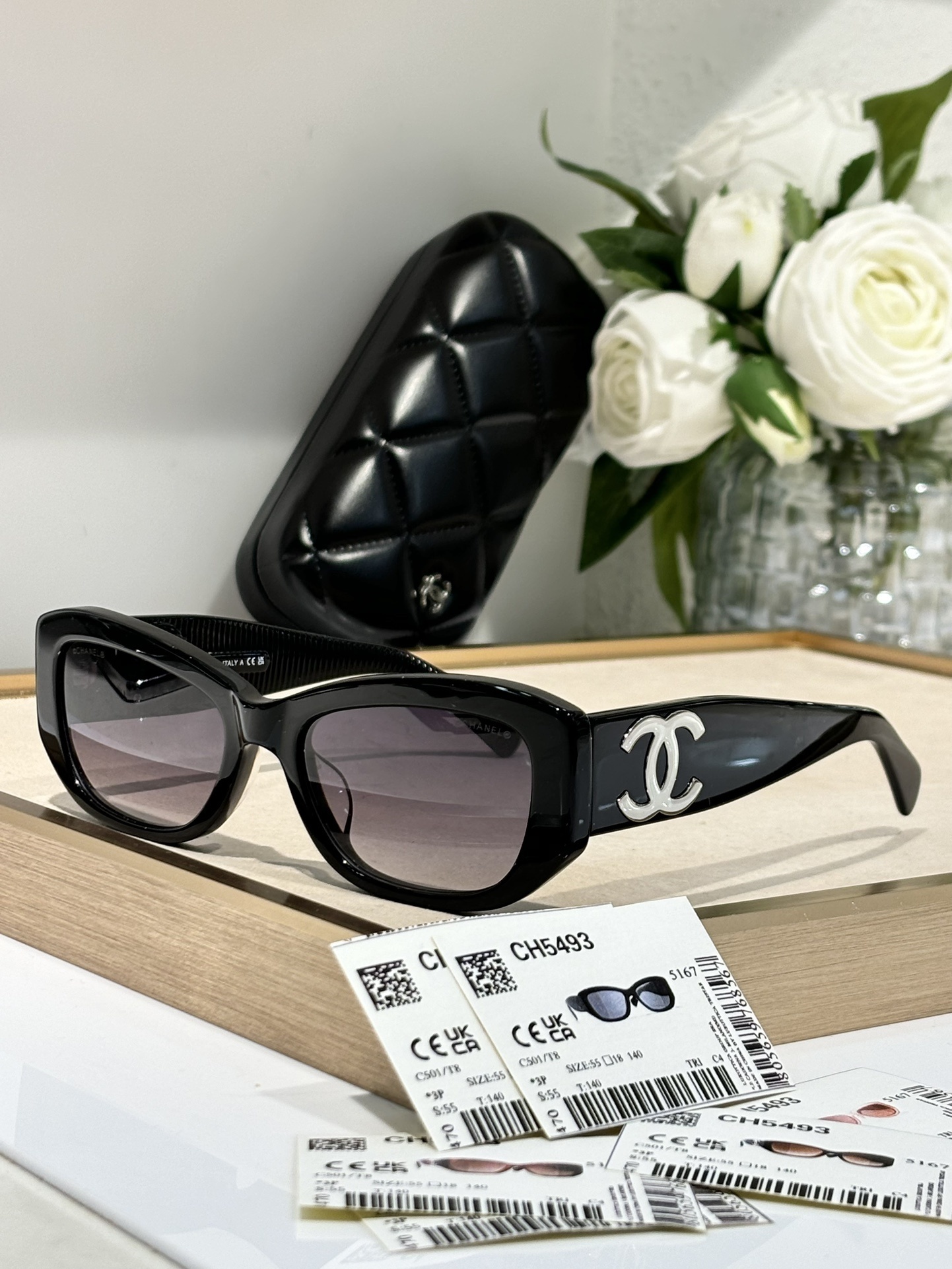 Luxury CH5493 Women’s Cat-Eye Sunglasses with Signature Logo