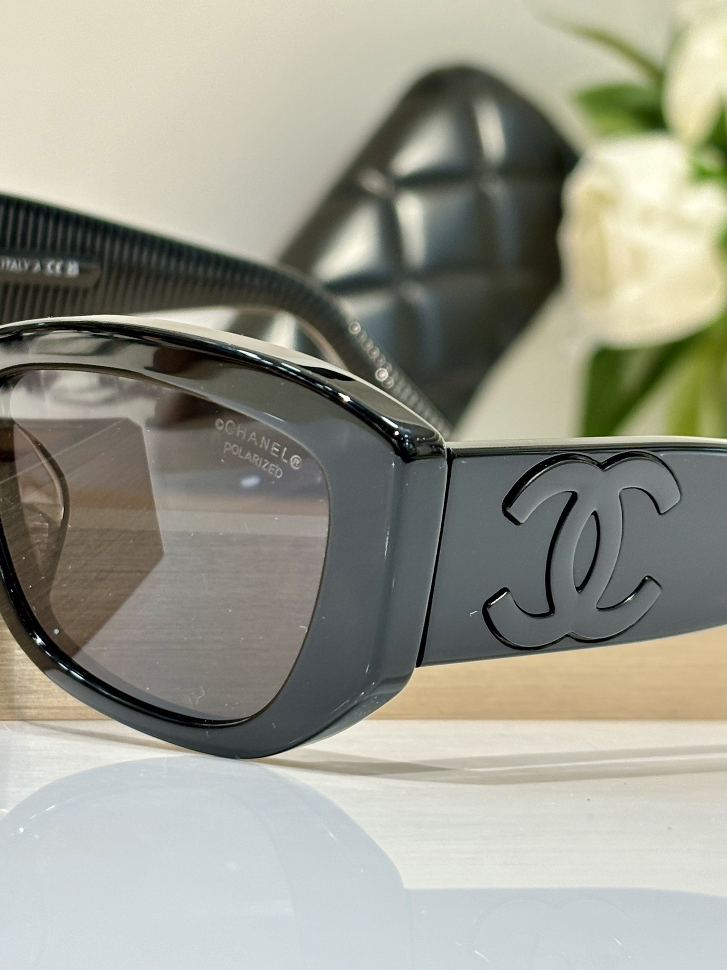 Luxury CH5493 Women’s Cat-Eye Sunglasses with Signature Logo