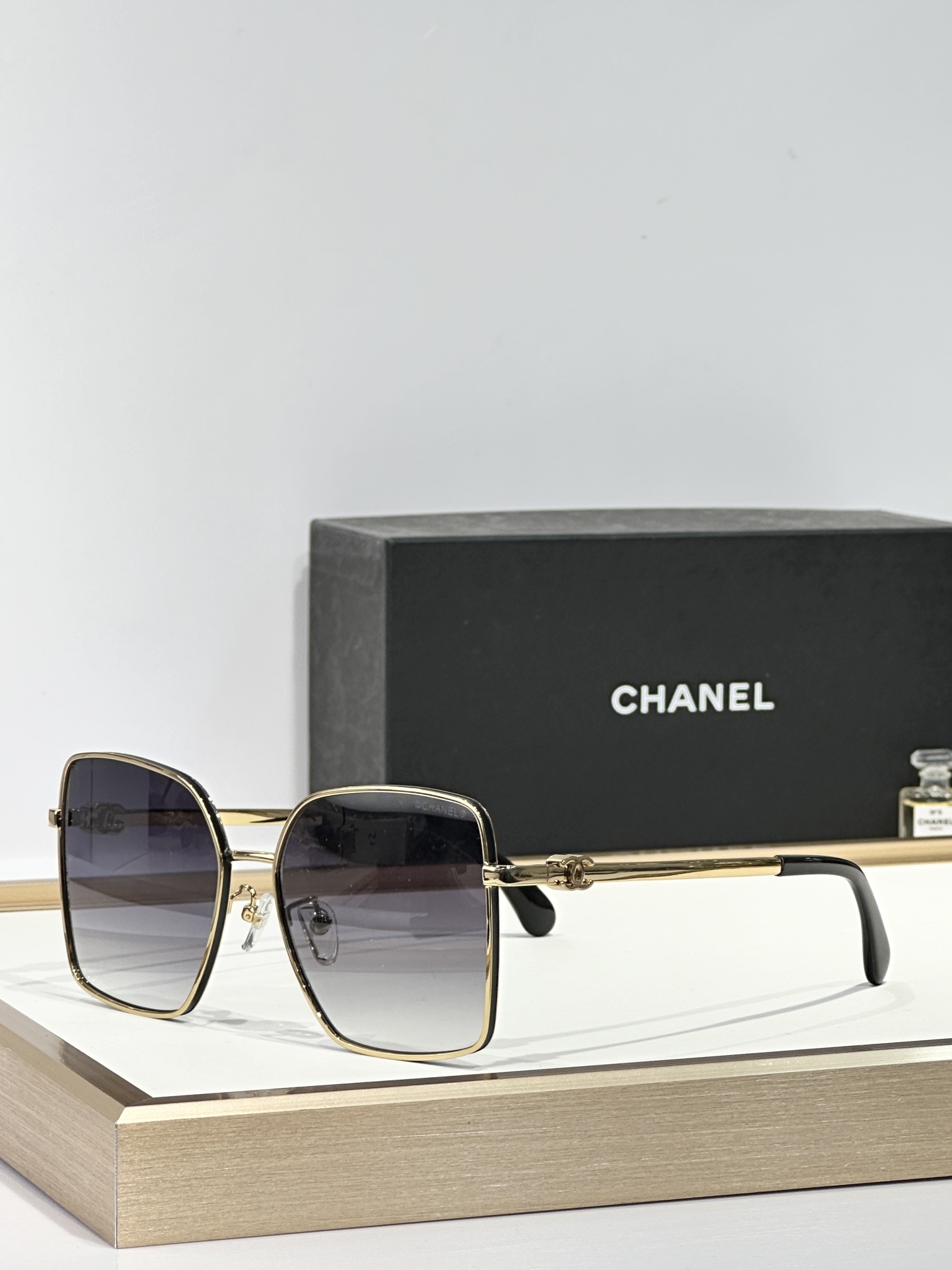 gradient Chanel Gold Frame Square Sunglasses – Chanel Gold Frame