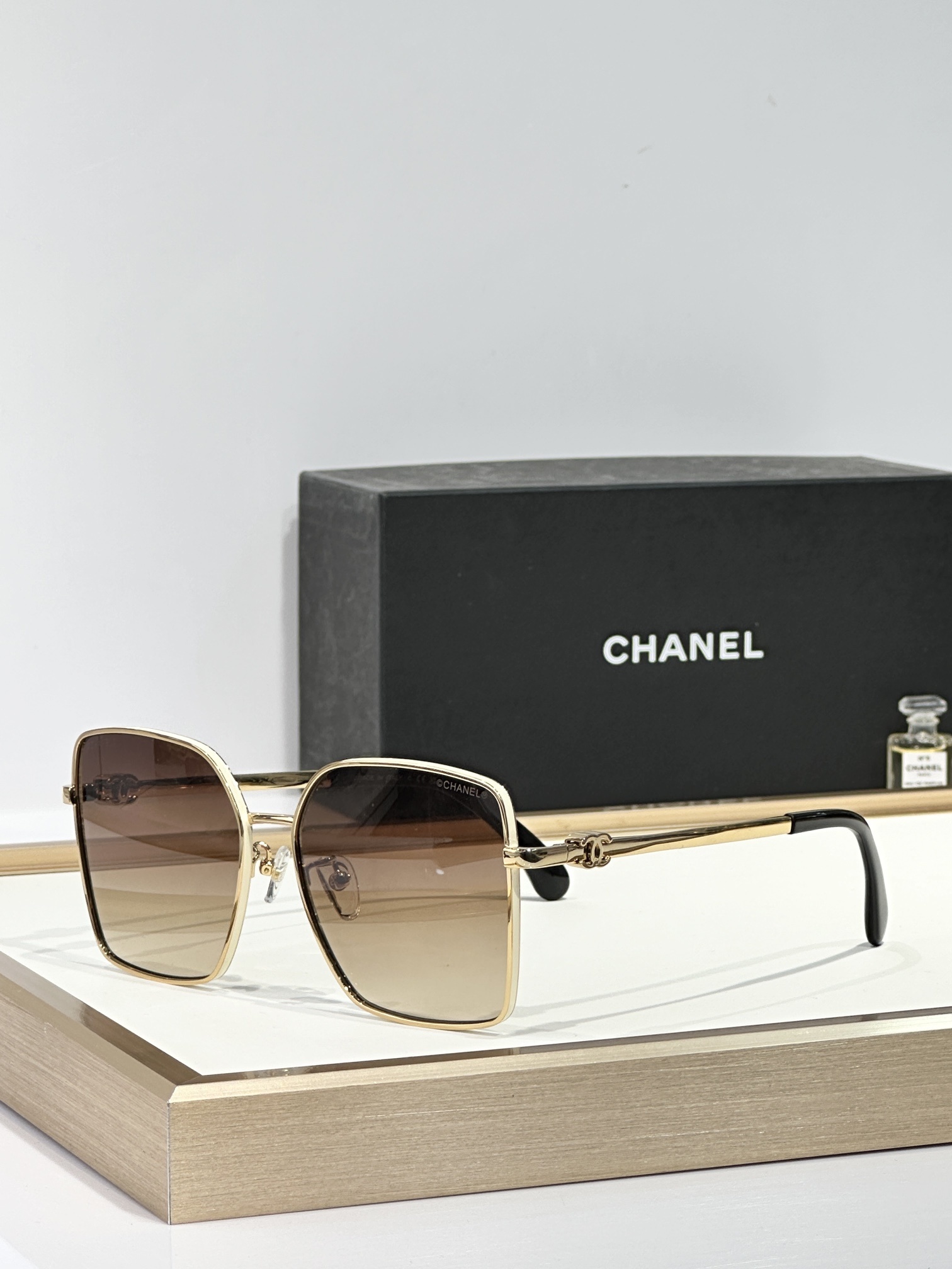 Chanel Luxury Square Sunglasses – Elegant Metal Frame for Women