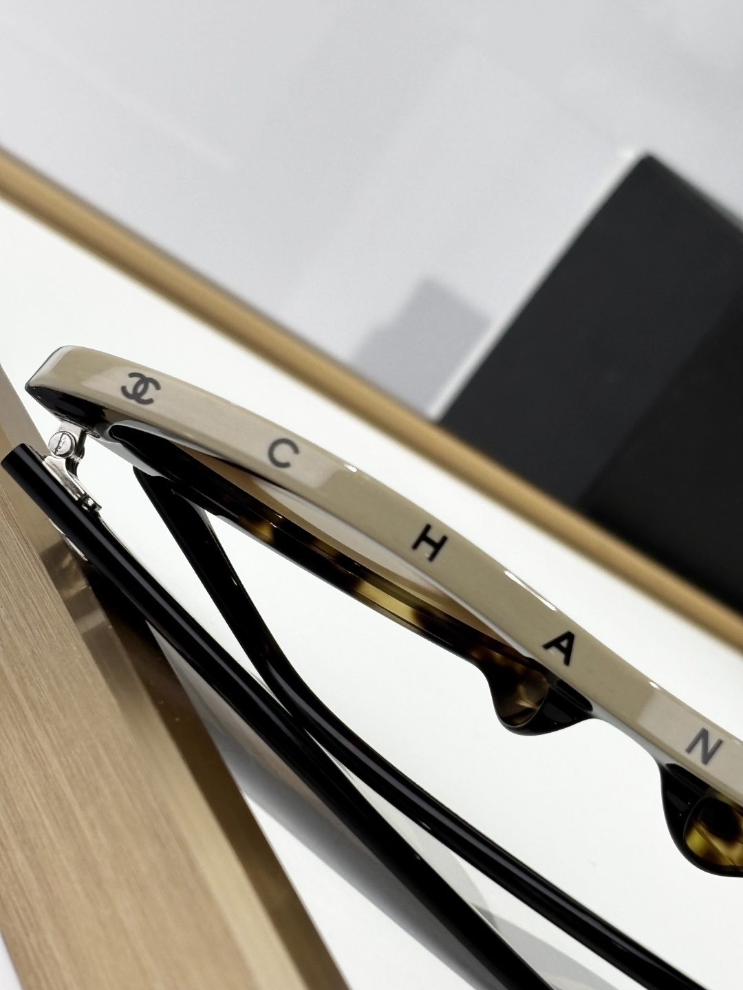 Chanel 5416A Polarized Cat-Eye Sunglasses – Tortoise & Cream