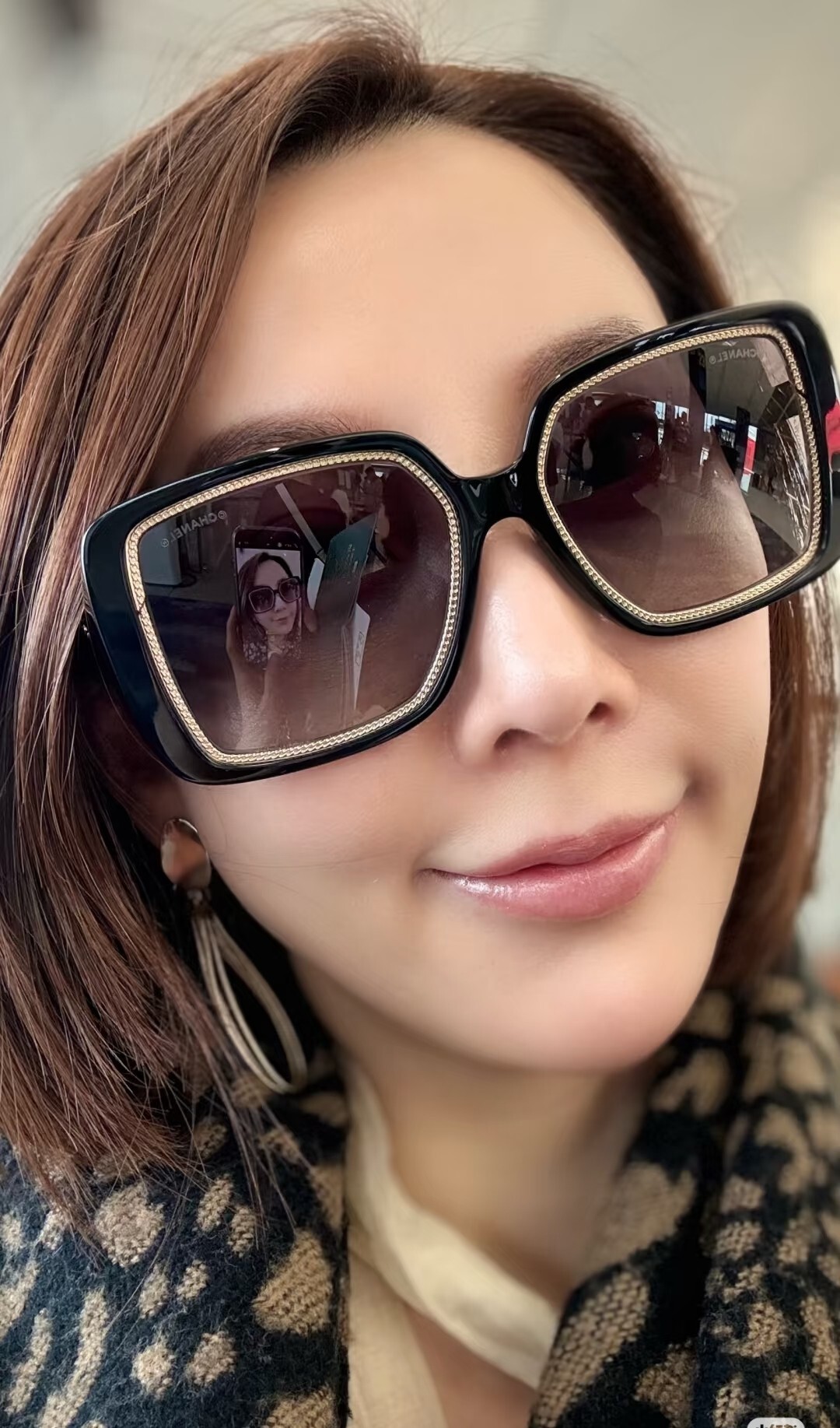 Luxury Oversized Square Sunglasses – Black & Gold Chain Detail