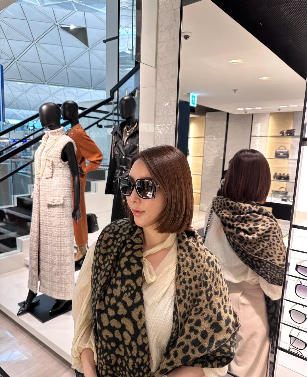 Luxury Oversized Square Sunglasses – Black & Gold Chain Detail