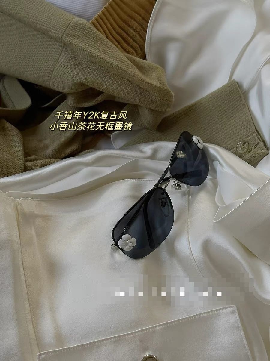 Women’s Trendy 3D Flower Sunglasses – Vintage Chic Eyewear