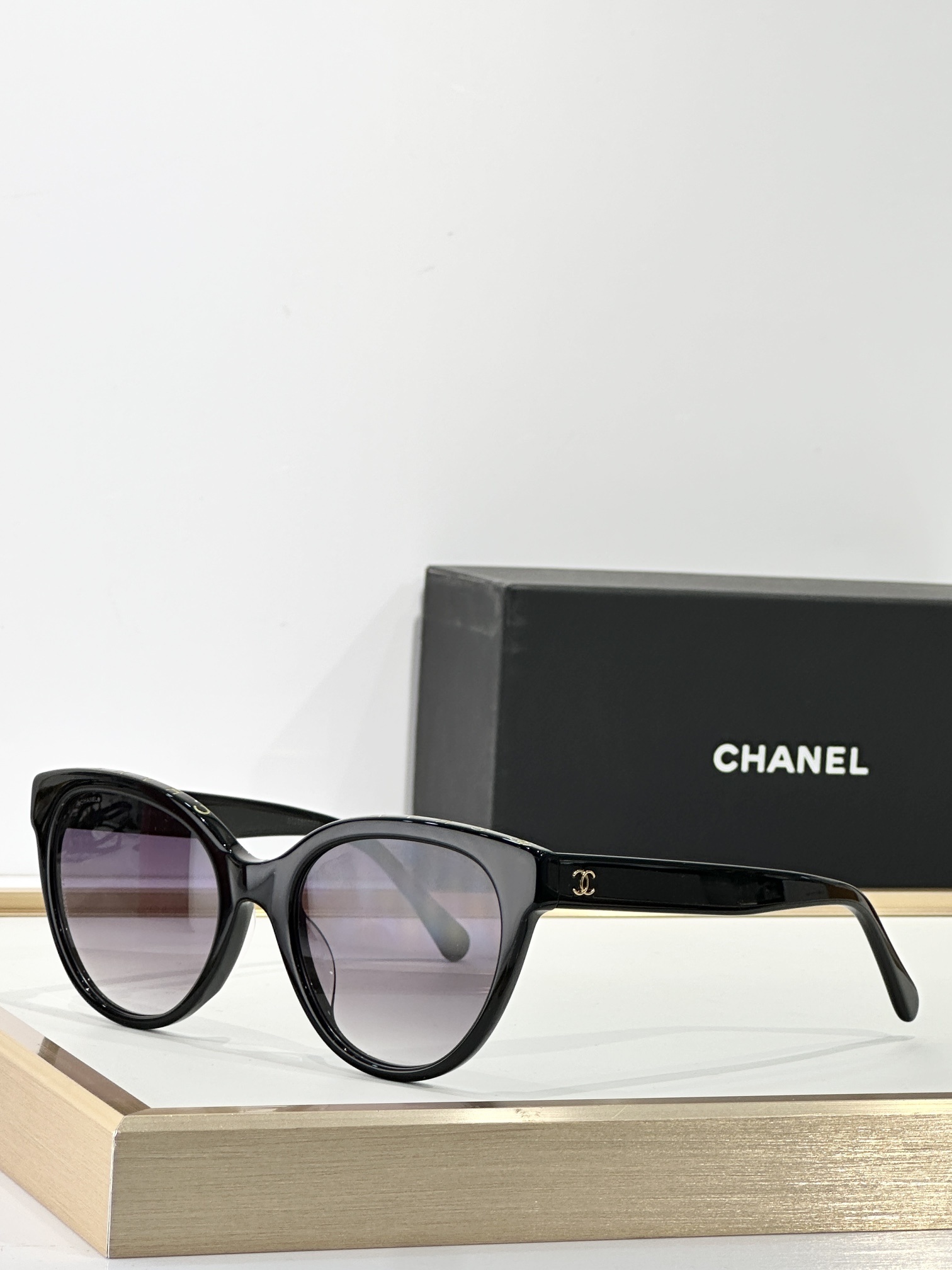 Chanel Luxury Cat-Eye Sunglasses with Signature Logo – Women’s Eyewear