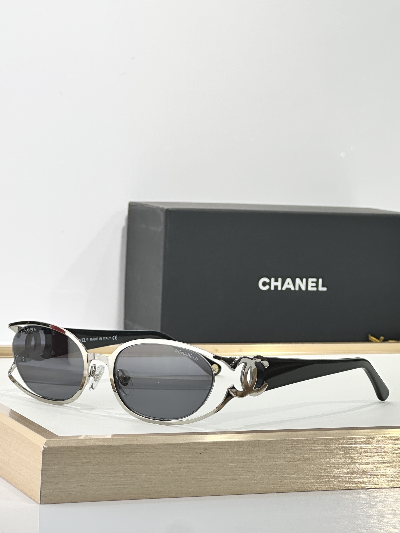 Chanel Silver Black Oval Sunglasses – Chanel Silver & Black Oval