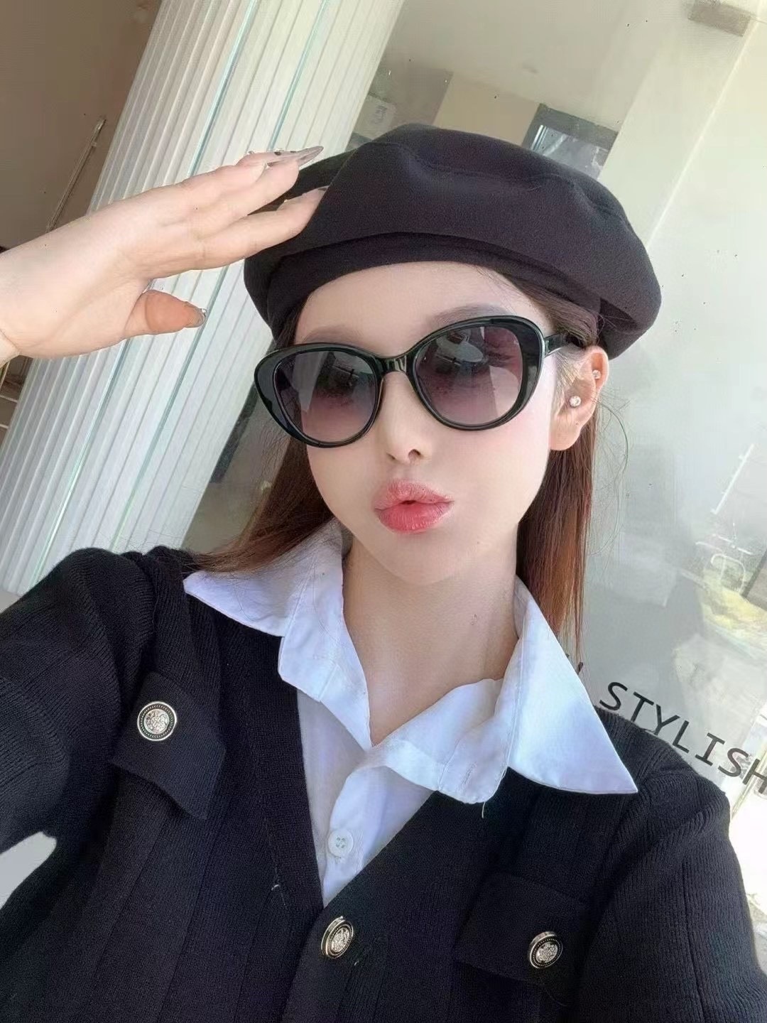 Luxury Women’s Cat-Eye Sunglasses with Designer Letter Temples