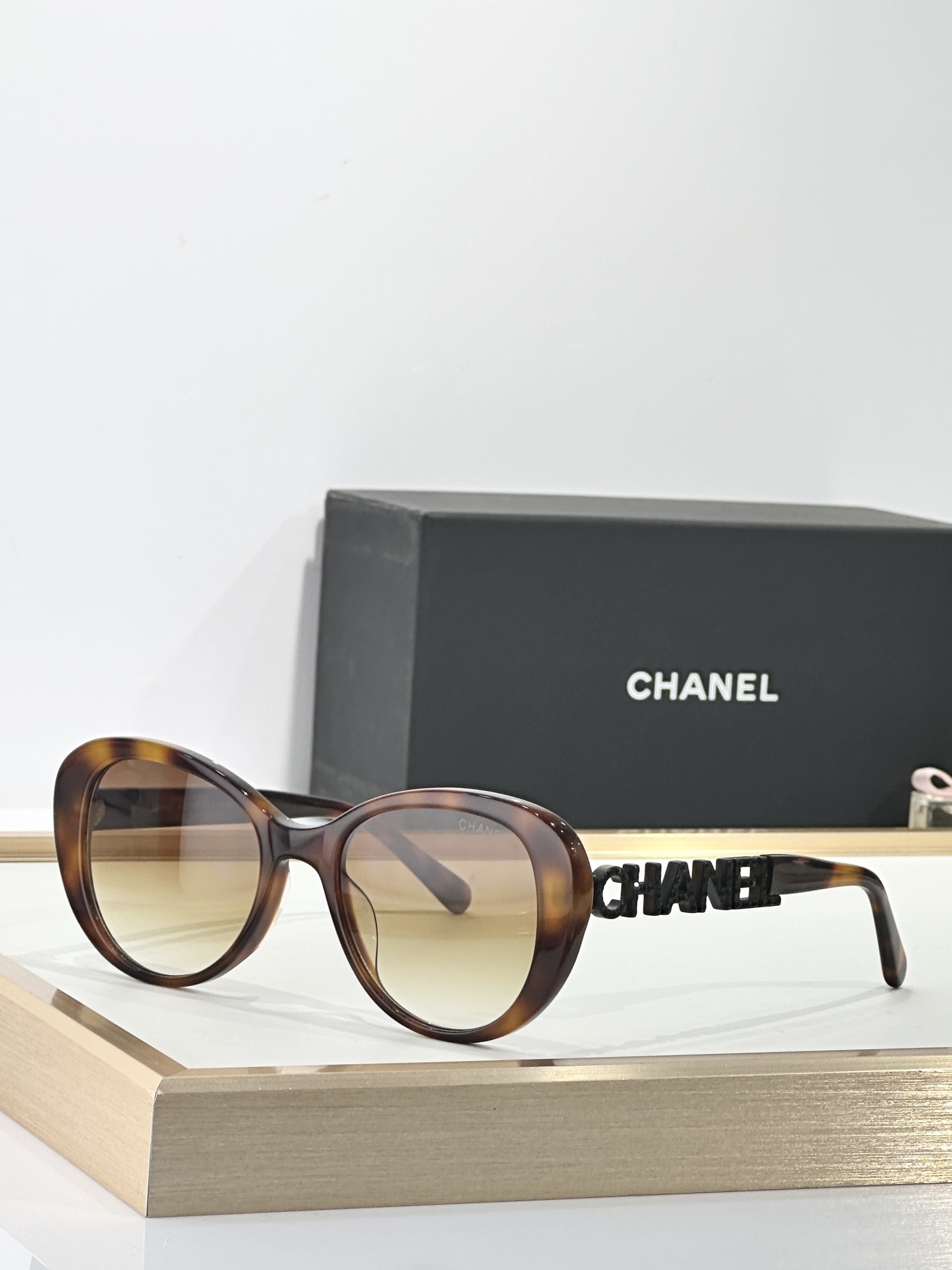 Chanel Tortoise Logo Sunglasses – Gradient Brown Lens