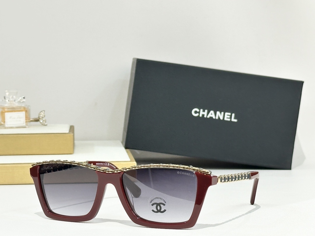 Chanel Women’s Square Sunglasses – Elegant Chain Link Design