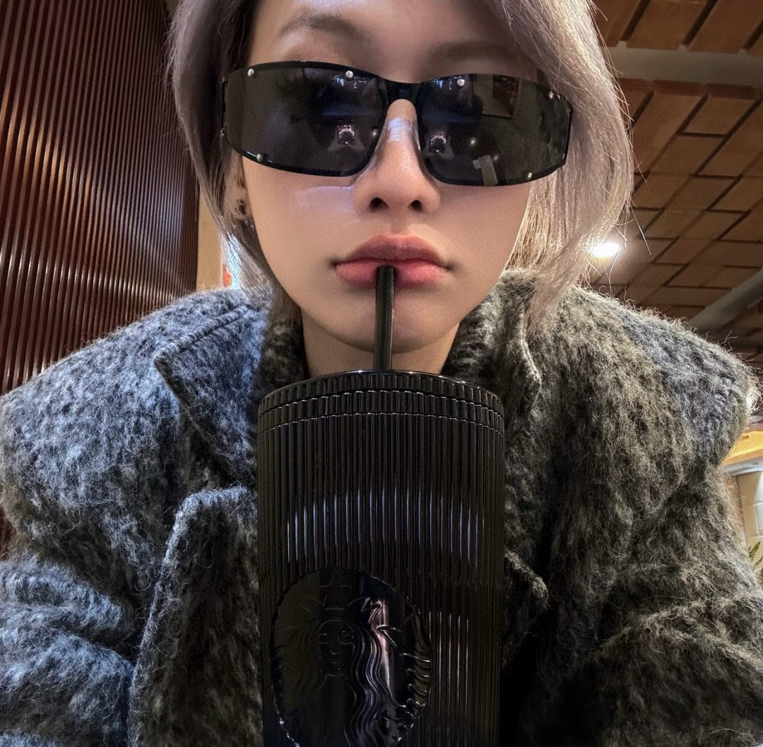 Y2K Futuristic Rectangle Sunglasses – Cyberpunk Rimless Shades