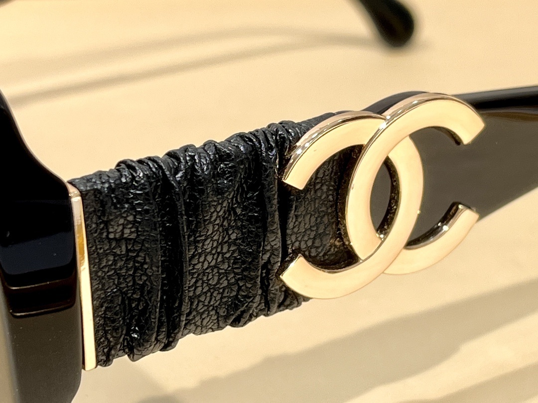 Luxury Oversized Square Sunglasses with Interlocking Logo – Black