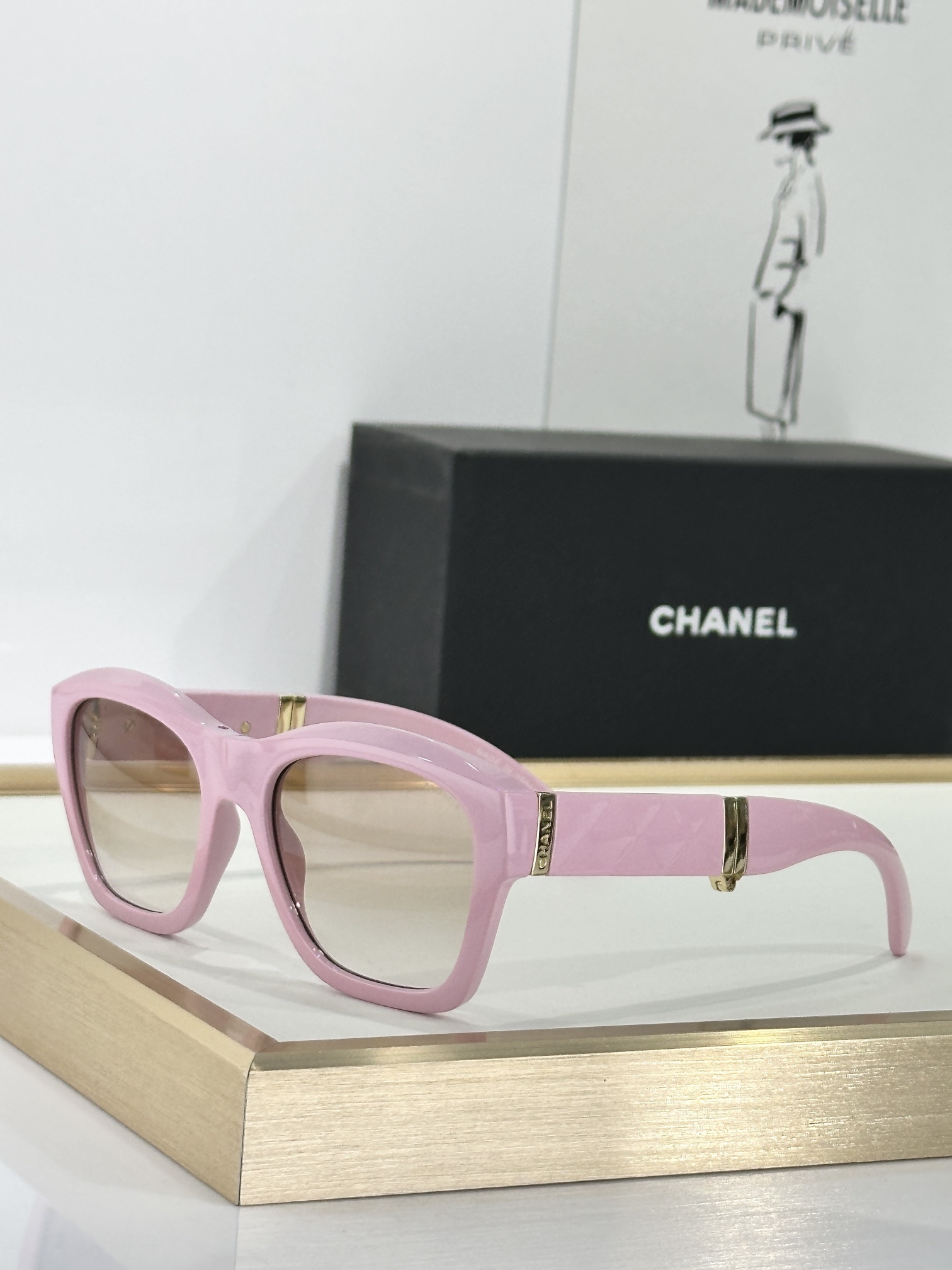Chanel Quilted Pink Sunglasses – Chic & Stylish