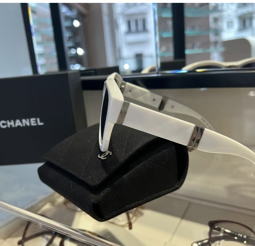 Chanel White Square Sunglasses with Quilted Case – Luxury Eyewear